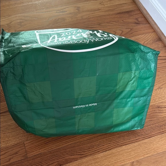 Bath & Body Works 2024 Annual Candle Day Short Handle Green Tote Reusable Bag - Picture 5 of 6